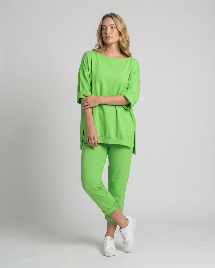 Comfortable women's leisure suit sporty