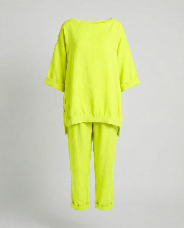 Comfortable women's leisure suit sporty